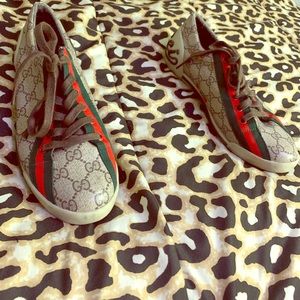 GUCCI Vintage  hardly worn W/ no shoe box SIZE 7.5